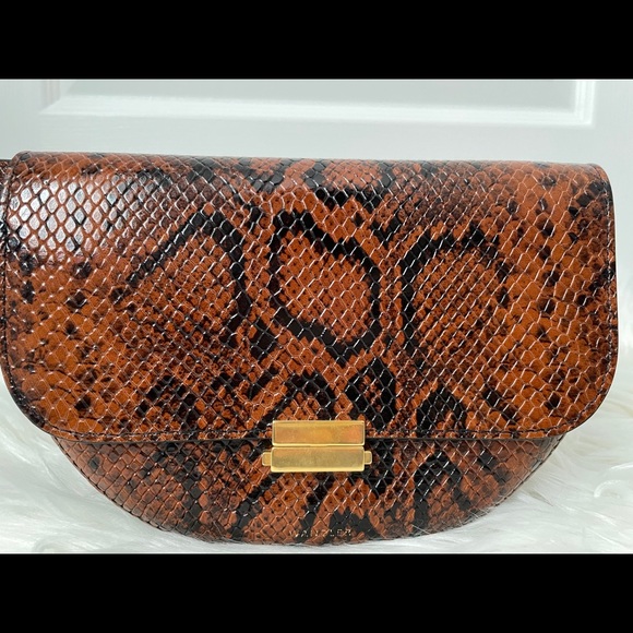 Auth. Wandler belt bag in python print. - Picture 2 of 11